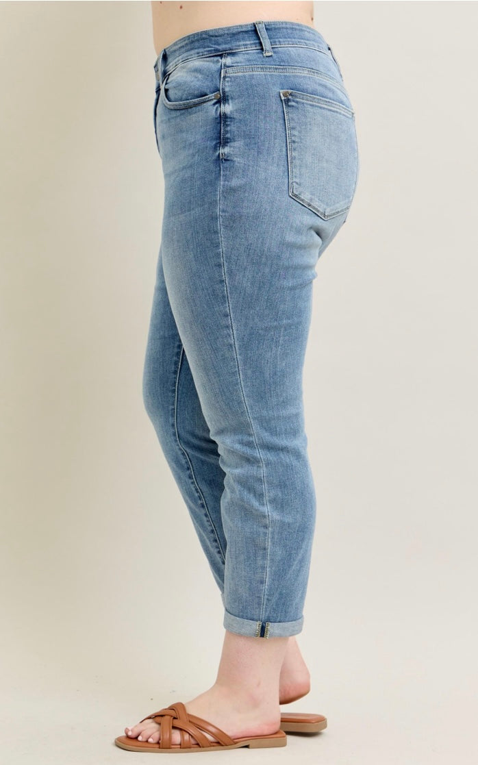 Judy Blue Mid-Rise Bleach Wash Boyfriend