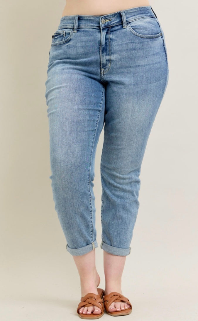Judy Blue Mid-Rise Bleach Wash Boyfriend