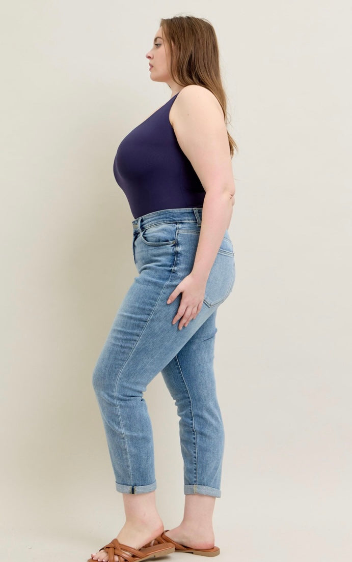 Judy Blue Mid-Rise Bleach Wash Boyfriend